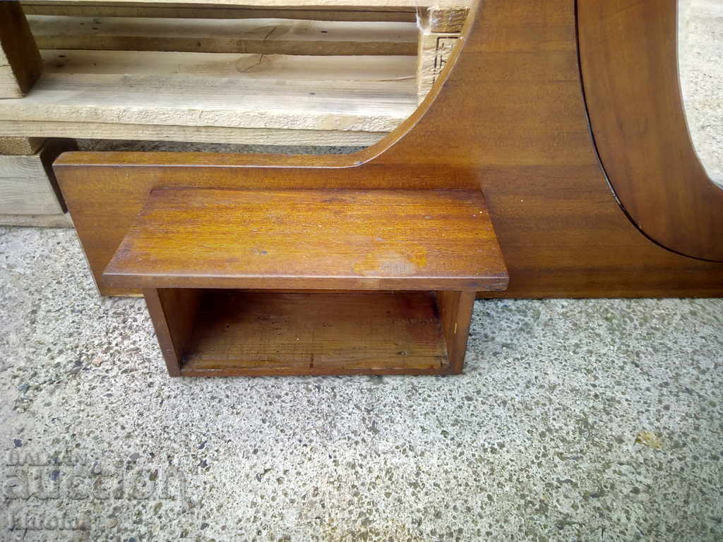 Livrarea Veche oglindă din lemn pentru piept de sertare Livrarea Veche oglindă din lemn pentru piept de sertare