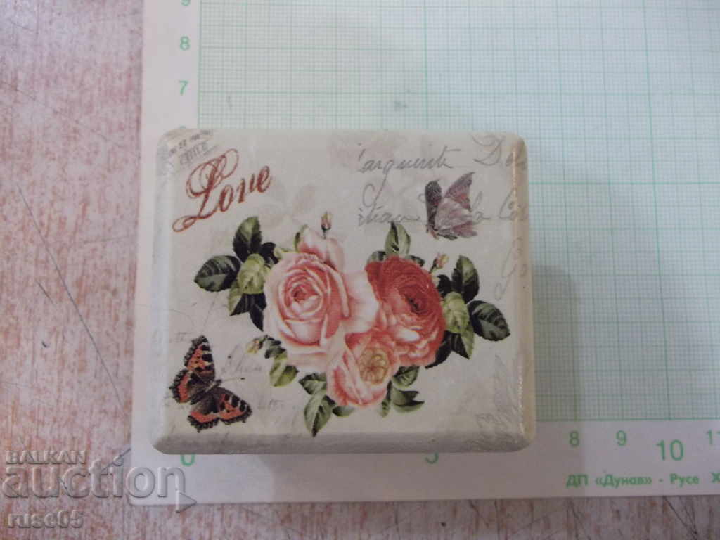 A small box with a mirror with price 5.00 BGN | € 2.56 A small box with a mirror with price 5.00 BGN | € 2.56