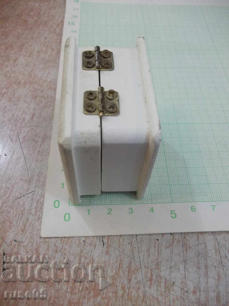 Delivery of A small box with a mirror Delivery of A small box with a mirror