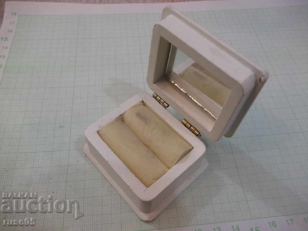 A small box with a mirror - 5 A small box with a mirror - 5