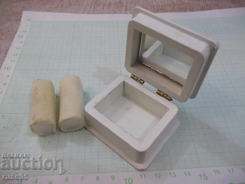 A small box with a mirror - 6 A small box with a mirror - 6