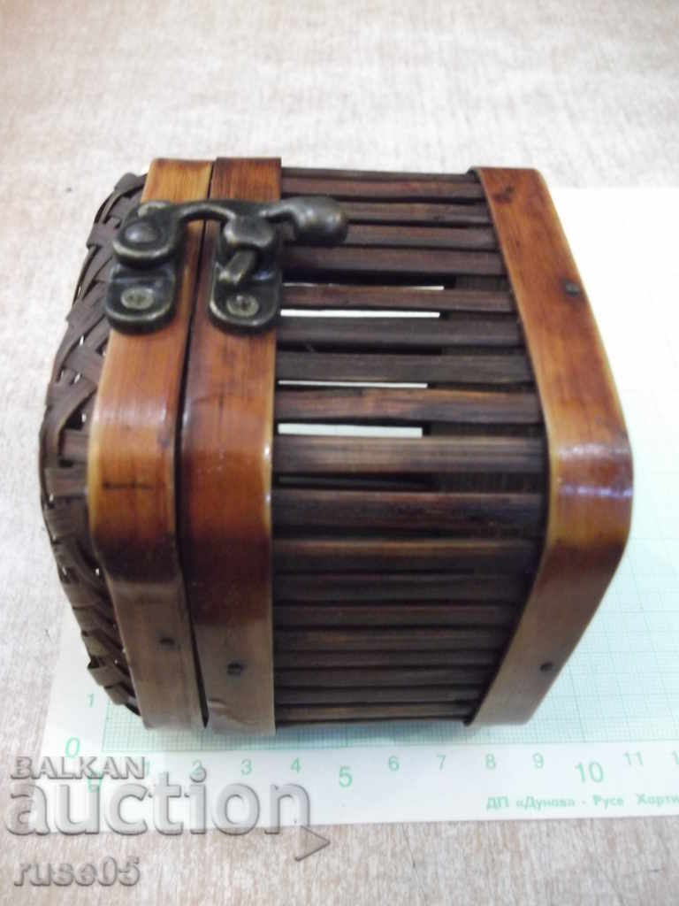 Παράδοση Κουτί με κάλυμμα λυγαριάς Παράδοση Κουτί με κάλυμμα λυγαριάς