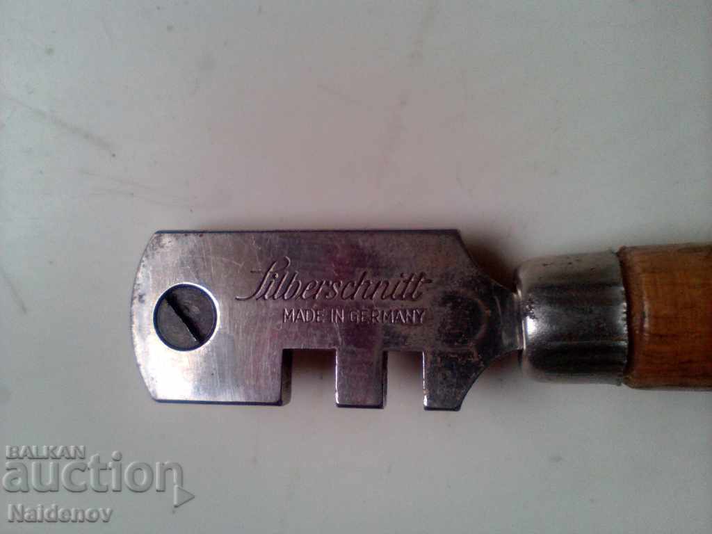 Old catfish with price 10.00 BGN | € 5.11 Old catfish with price 10.00 BGN | € 5.11