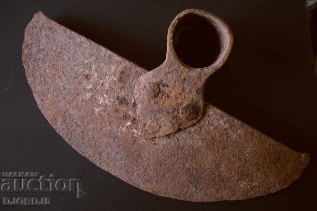 Стара кована мотика, нитове с цена 4.00 лв. | € 2.05 Стара кована мотика, нитове с цена 4.00 лв. | € 2.05