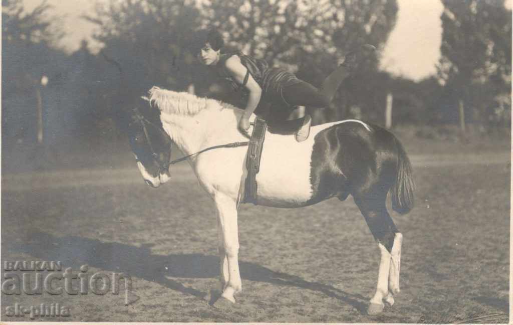 Fotografie veche - Acrobație pe cai