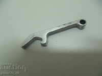 No. 3184 old small metal opener