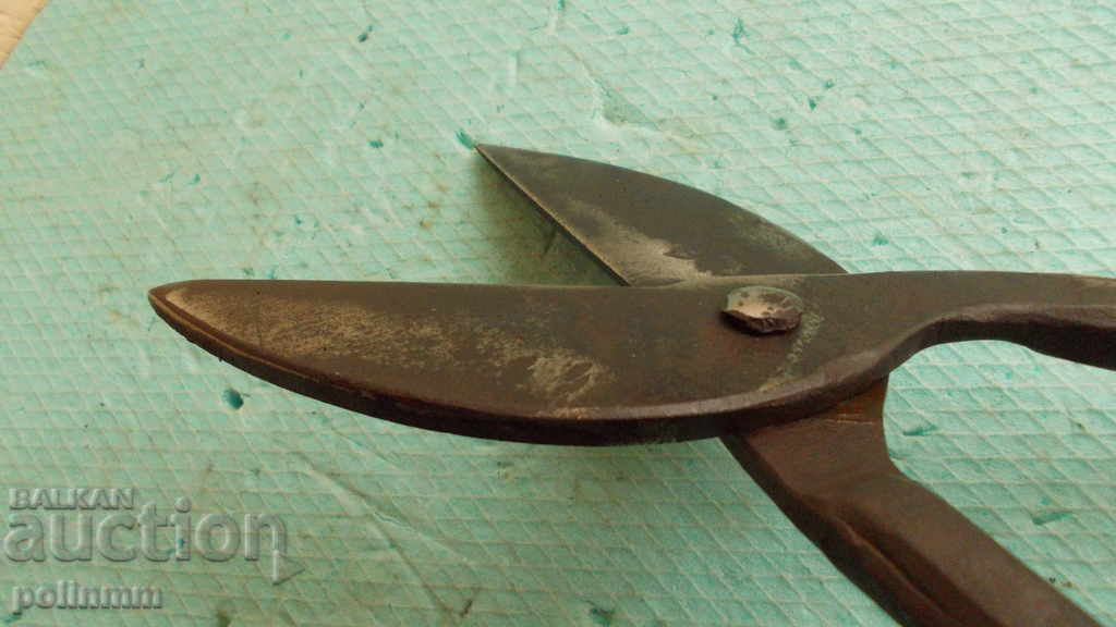 Old hand-forged sheet metal shears with price 20.00 BGN | € 10.23