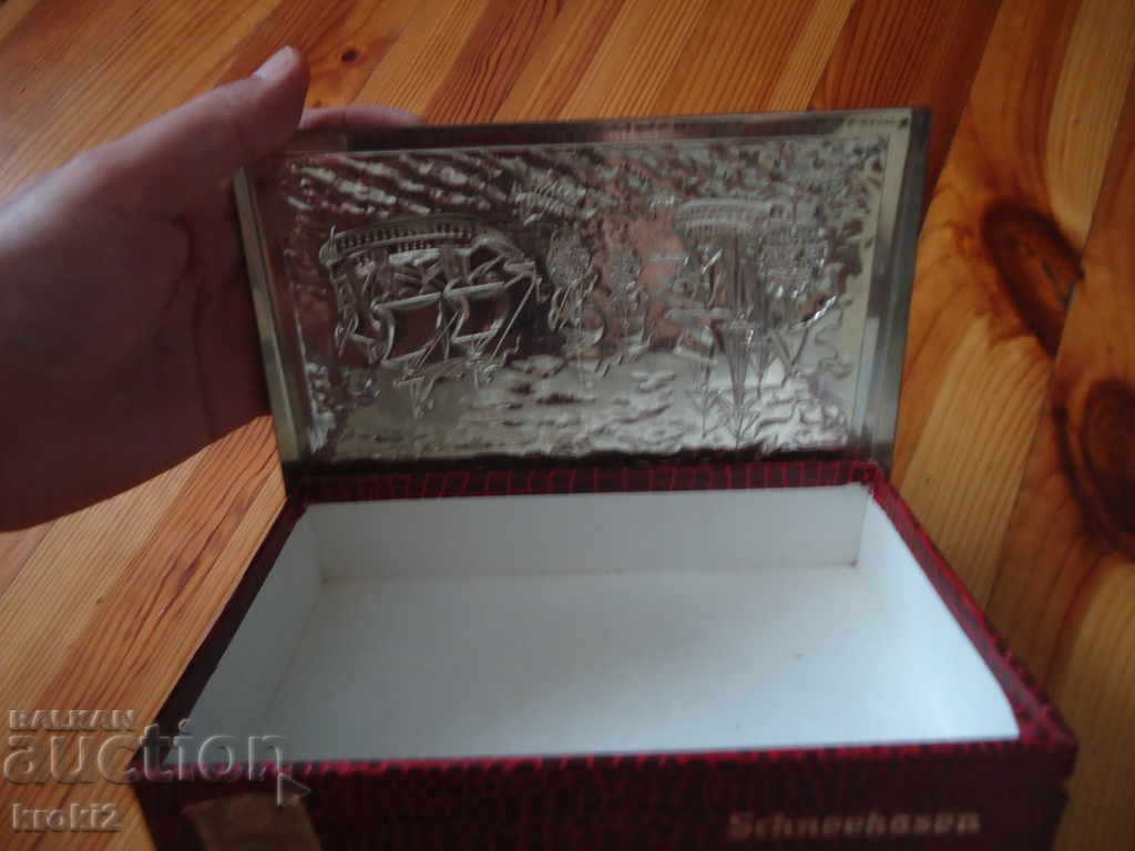 An old cigar or cigarette box with a metal lid with price 19.99 BGN | € 10.22