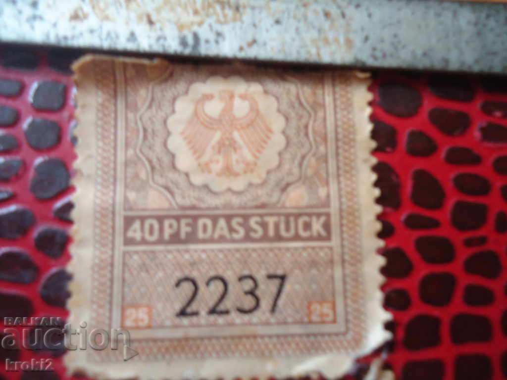 Delivery of An old cigar or cigarette box with a metal lid