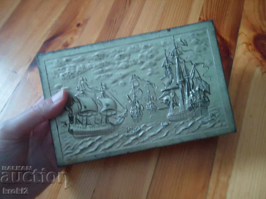An old cigar or cigarette box with a metal lid - 5