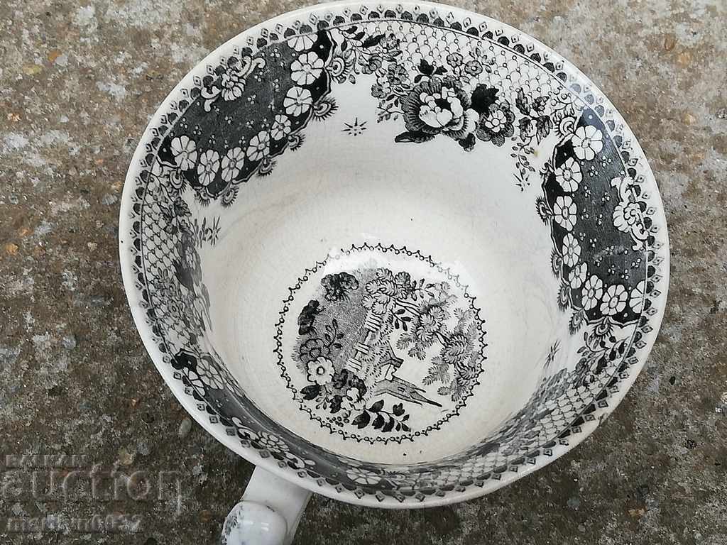 Auction Cup of porcelain service Great Britain late 19th century Auction Cup of porcelain service Great Britain late 19th century