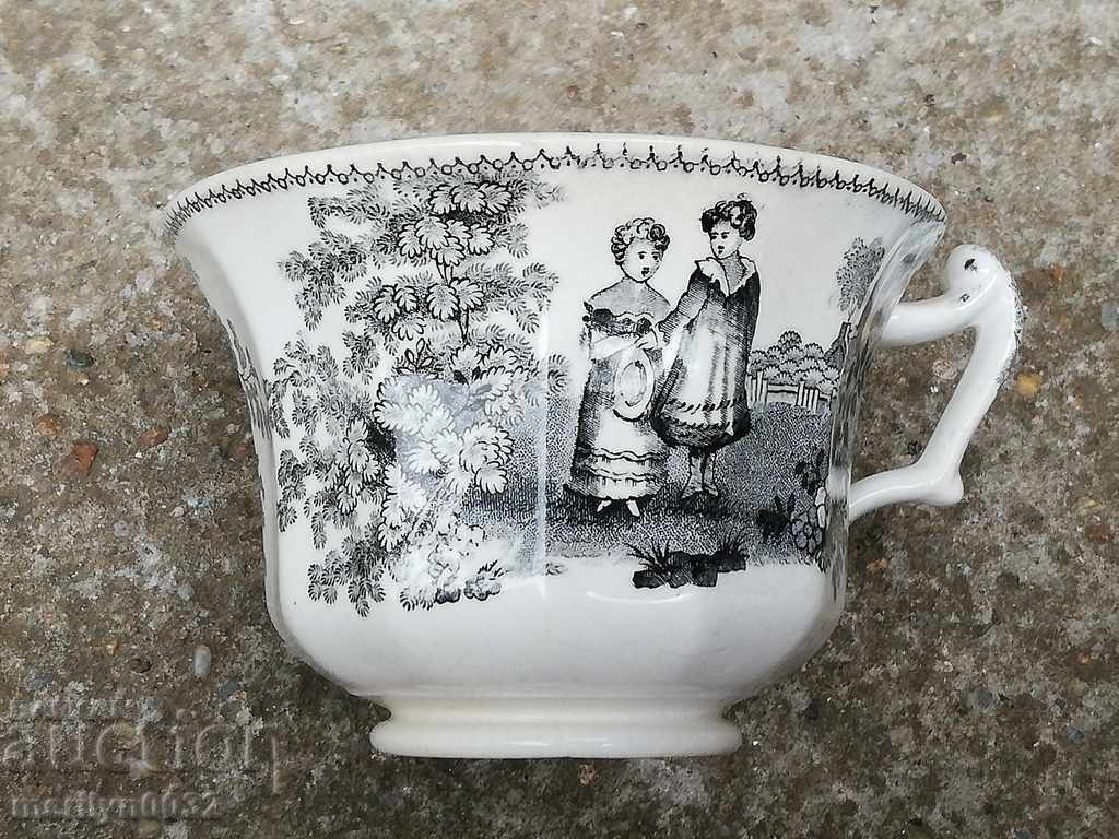 Delivery of Cup of porcelain service Great Britain late 19th century Delivery of Cup of porcelain service Great Britain late 19th century