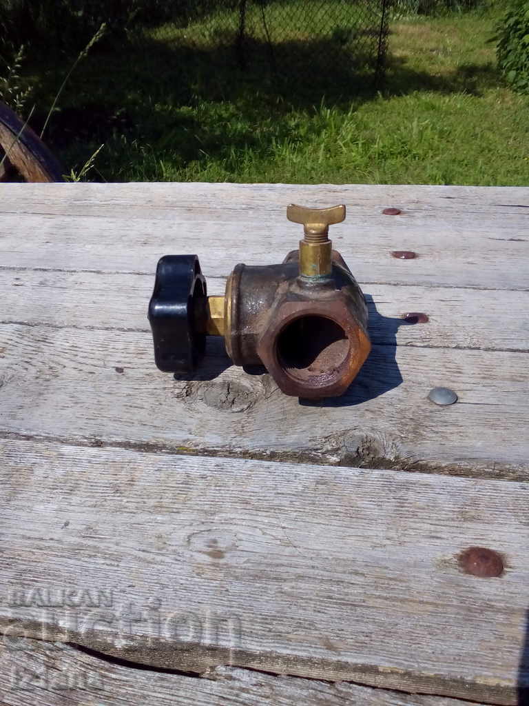 Παλιά βαλβίδα διακοπής με τιμή 25.00 BGN | € 12.78