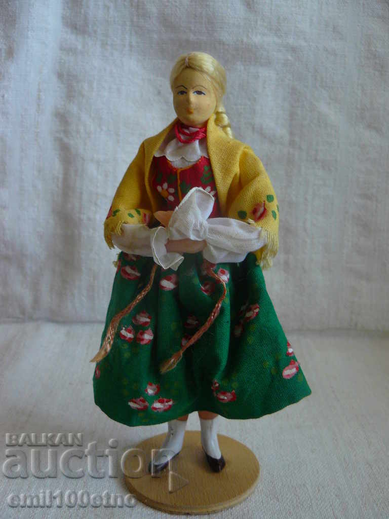Χειροποίητη κούκλα σε εθνική φορεσιά Πολωνία