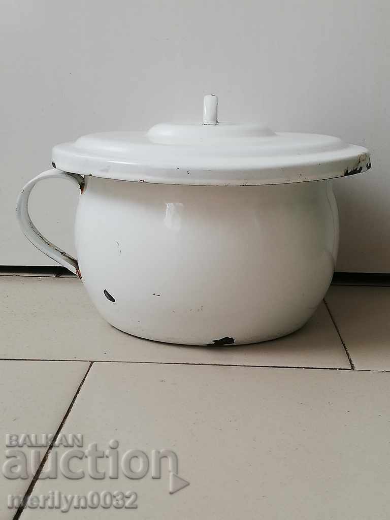 Enameled pot, pot, enameled pot, lid, NRB enamel with price 54.00 BGN | € 27.61 Enameled pot, pot, enameled pot, lid, NRB enamel with price 54.00 BGN | € 27.61