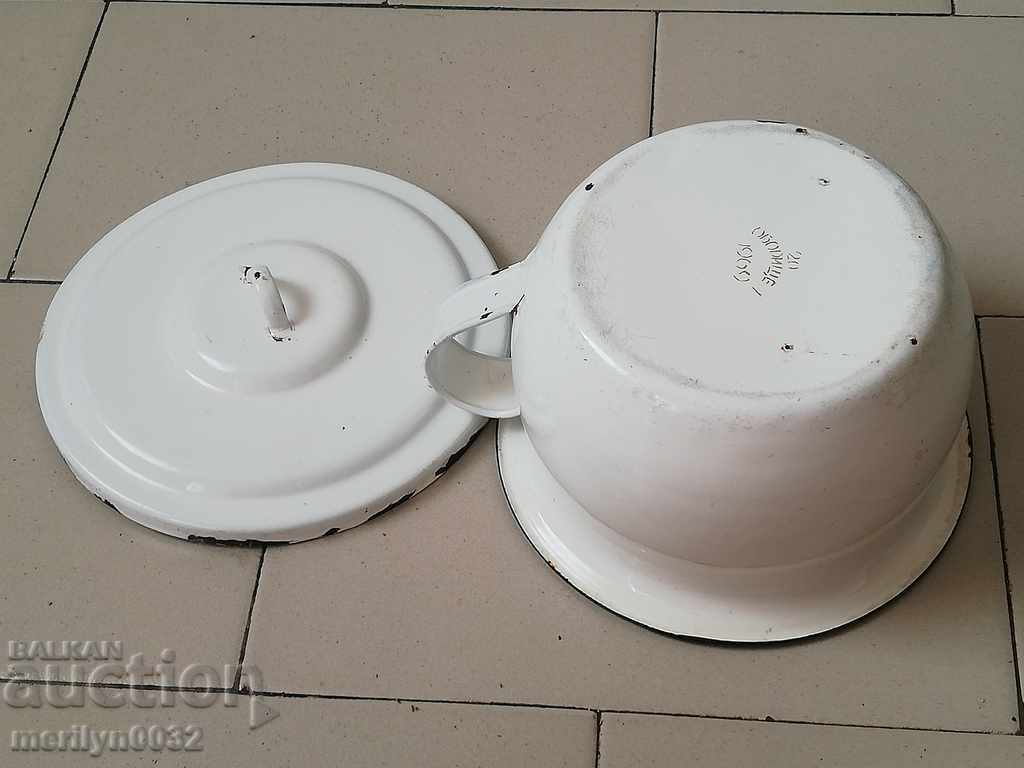 Delivery of Enameled pot, pot, enameled pot, lid, NRB enamel Delivery of Enameled pot, pot, enameled pot, lid, NRB enamel