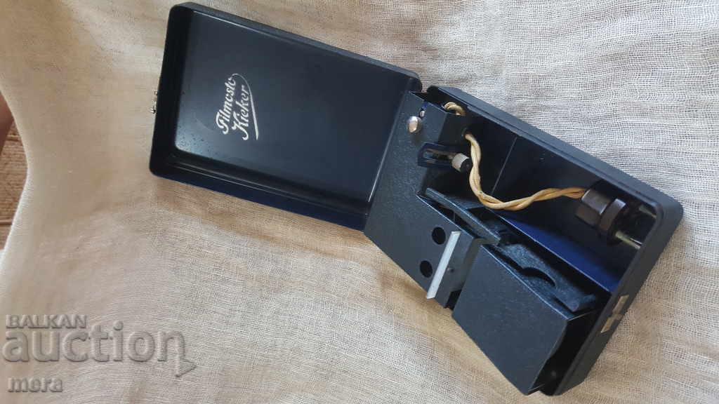 Spectacol cinematografic german dedicat cu preț 90.00 BGN | € 46.02 Spectacol cinematografic german dedicat cu preț 90.00 BGN | € 46.02