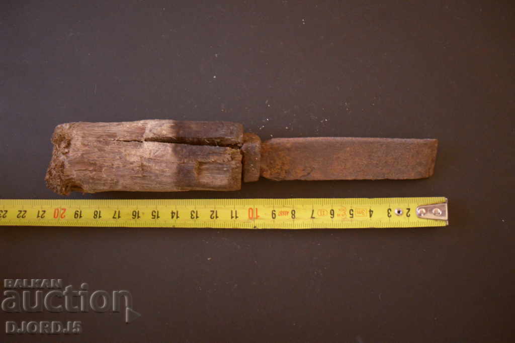 An old carving chisel with price 2.00 BGN | € 1.02 An old carving chisel with price 2.00 BGN | € 1.02