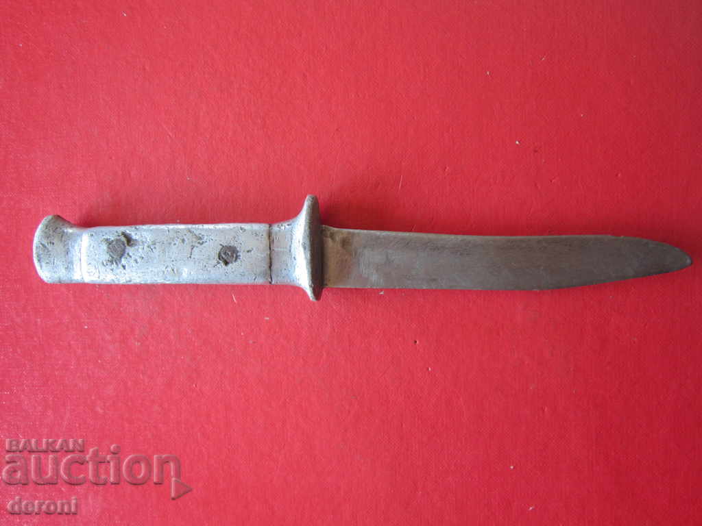 Delivery of Old knife dagger Delivery of Old knife dagger