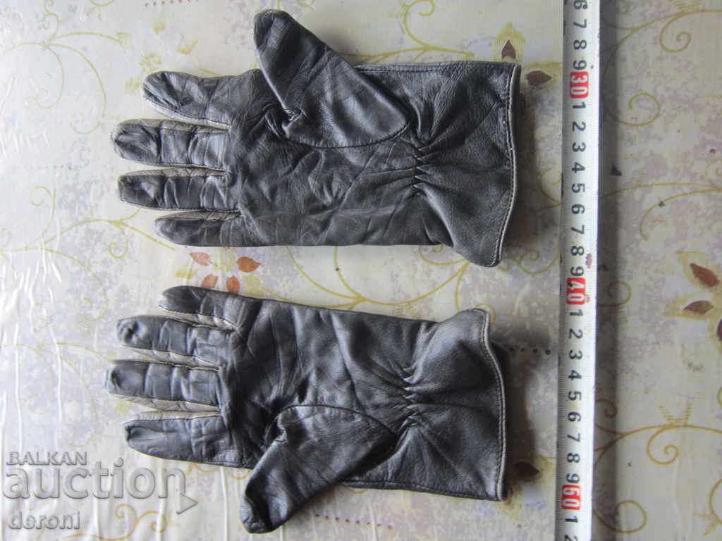 Ladies leather gloves with price 10.00 BGN | € 5.11 Ladies leather gloves with price 10.00 BGN | € 5.11
