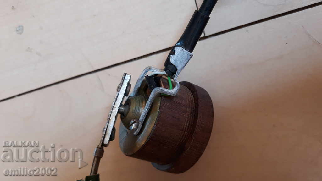 Доставка на Слущалка телефонистка или радистка ретро соц Доставка на Слущалка телефонистка или радистка ретро соц