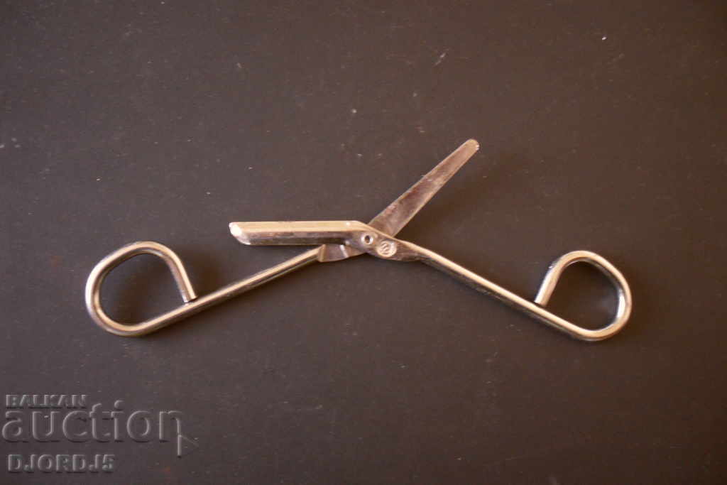 Specialized scissors marked with price 3.00 BGN | € 1.53