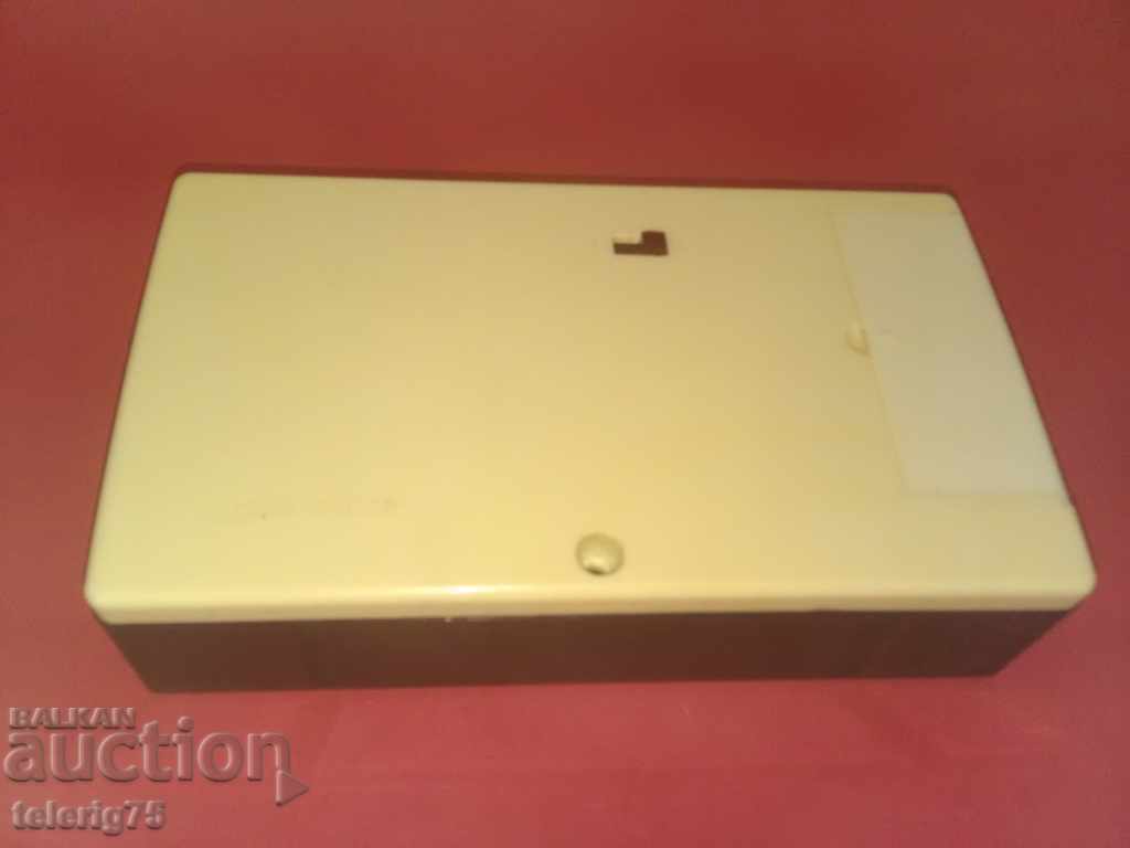 Доставка на Руско Колекционерско Старо Ретро Радио'Selga-7Transistor' Доставка на Руско Колекционерско Старо Ретро Радио'Selga-7Transistor'