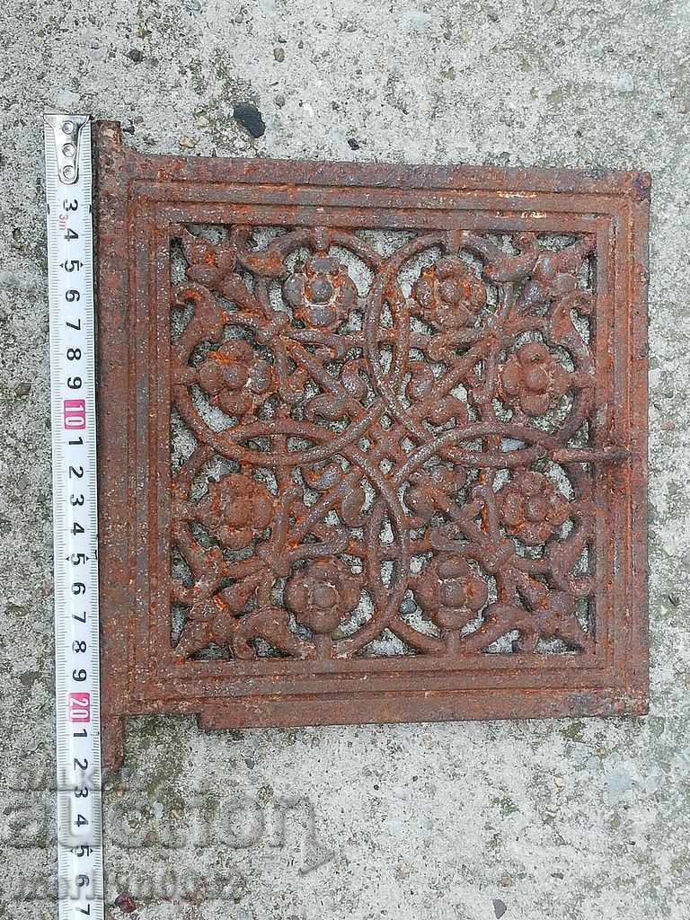 Door detail from old Jamal stove, figured cast iron, lid with price 76.00 BGN | € 38.86 Door detail from old Jamal stove, figured cast iron, lid with price 76.00 BGN | € 38.86