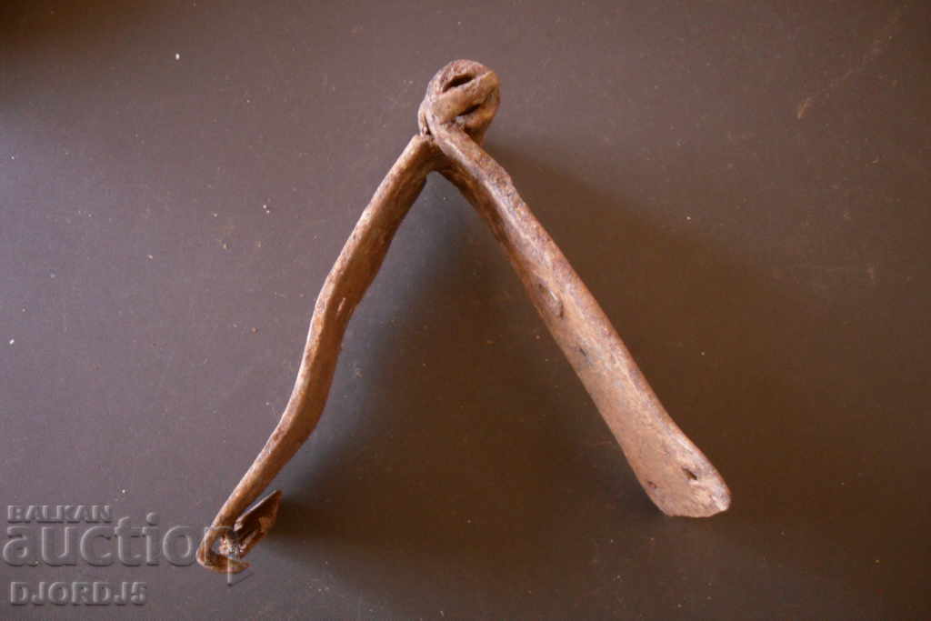 Auction Old forged hinge Auction Old forged hinge