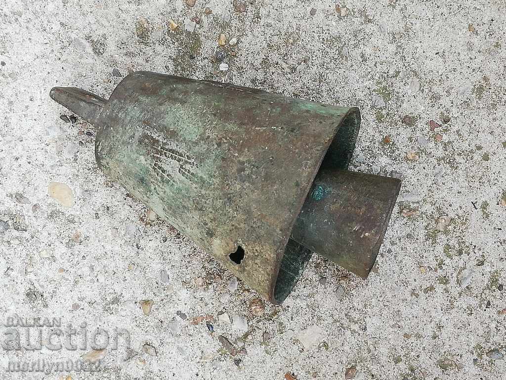 Ottoman bronze vat, bell, bell, tumbler - 5 Ottoman bronze vat, bell, bell, tumbler - 5