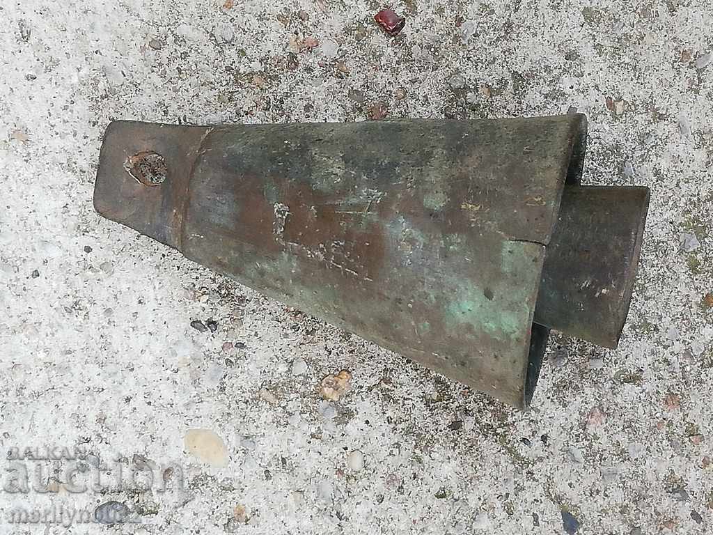 Ottoman bronze vat, bell, bell, tumbler - 7 Ottoman bronze vat, bell, bell, tumbler - 7