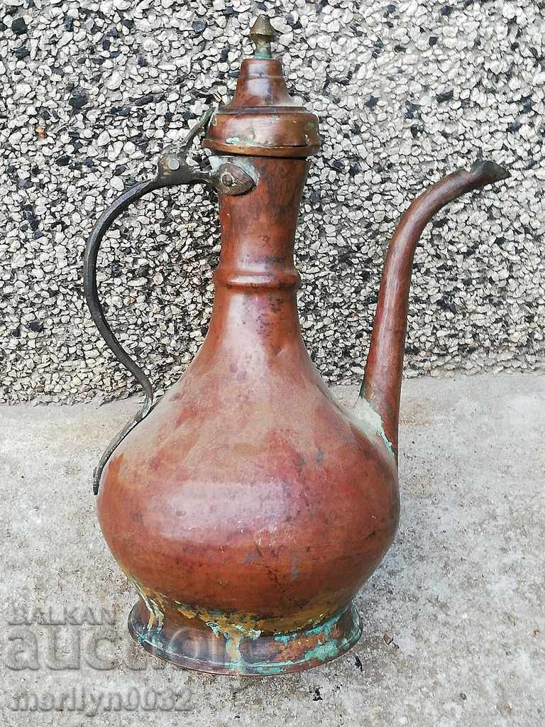 Auction An old copper hibiscus, a baker, a hunter, a renaissance court Auction An old copper hibiscus, a baker, a hunter, a renaissance court