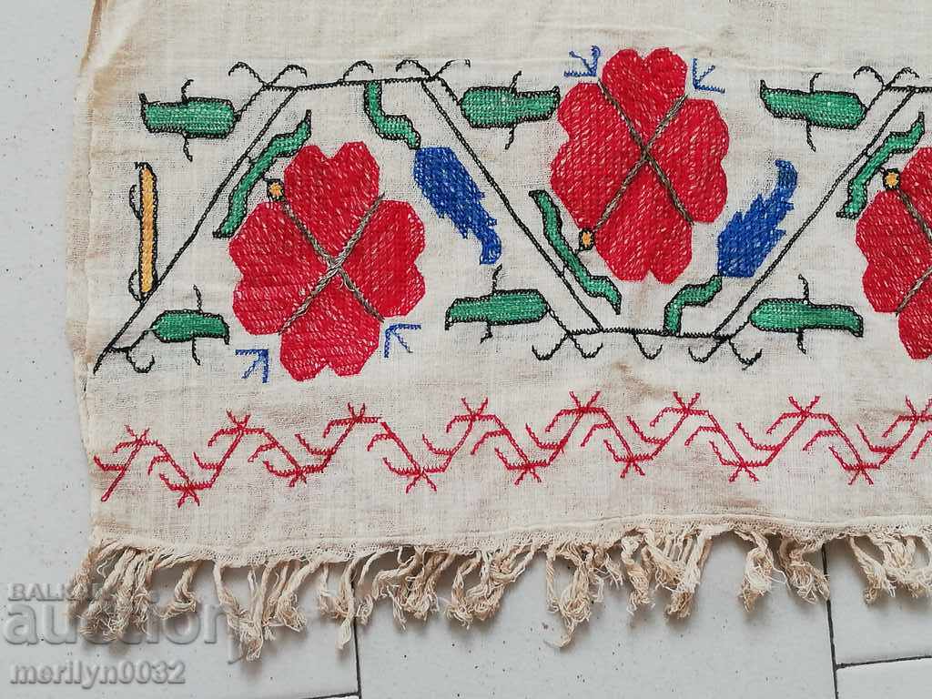 Auction An old hand-woven cloth with root embroidery Auction An old hand-woven cloth with root embroidery