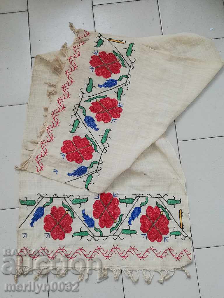 Delivery of An old hand-woven cloth with root embroidery Delivery of An old hand-woven cloth with root embroidery