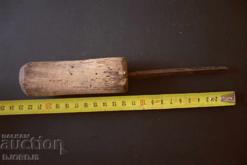 Old little saw with price 1.00 BGN | € 0.51