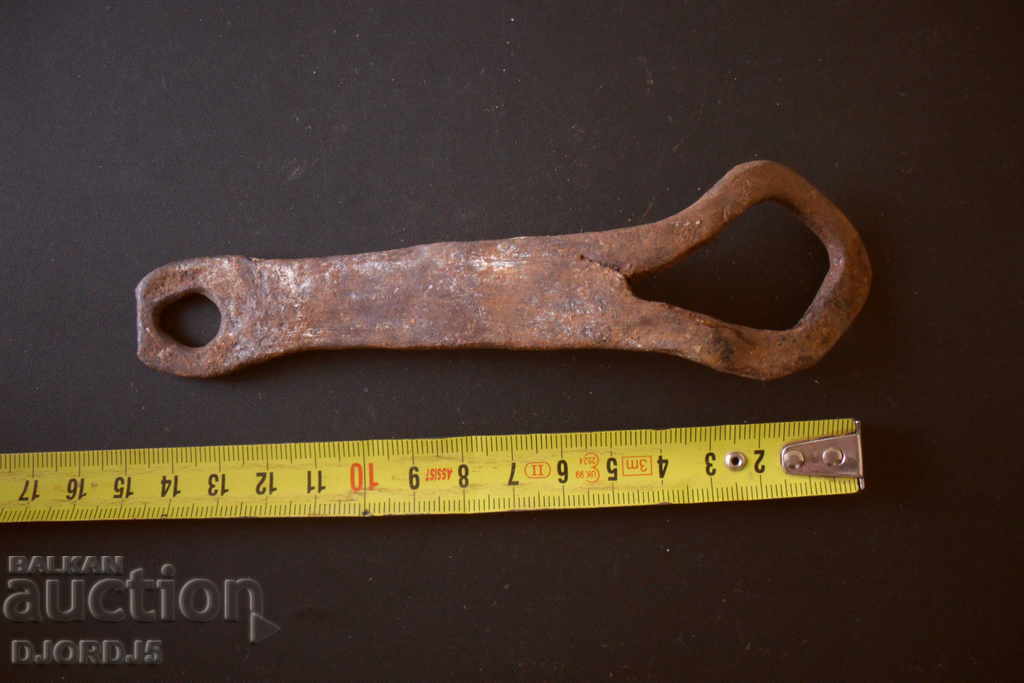 Old wrought latch with price 2.00 BGN | € 1.02 Old wrought latch with price 2.00 BGN | € 1.02