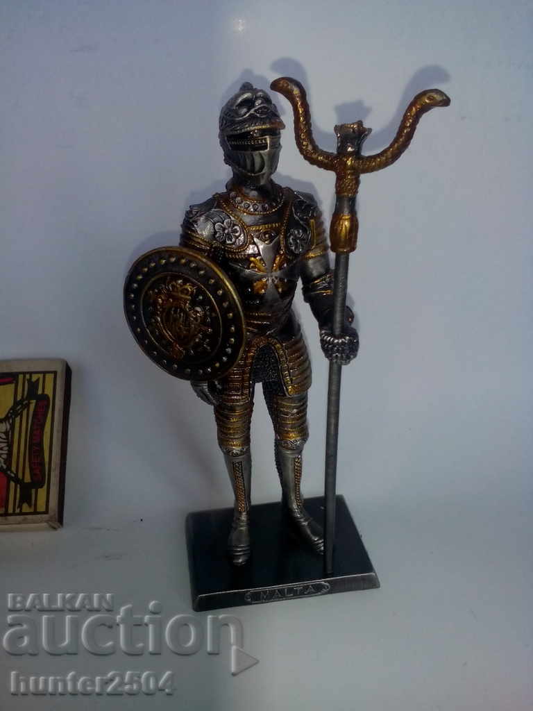 Войник Малта, Средновековие, тежък около 1 кг