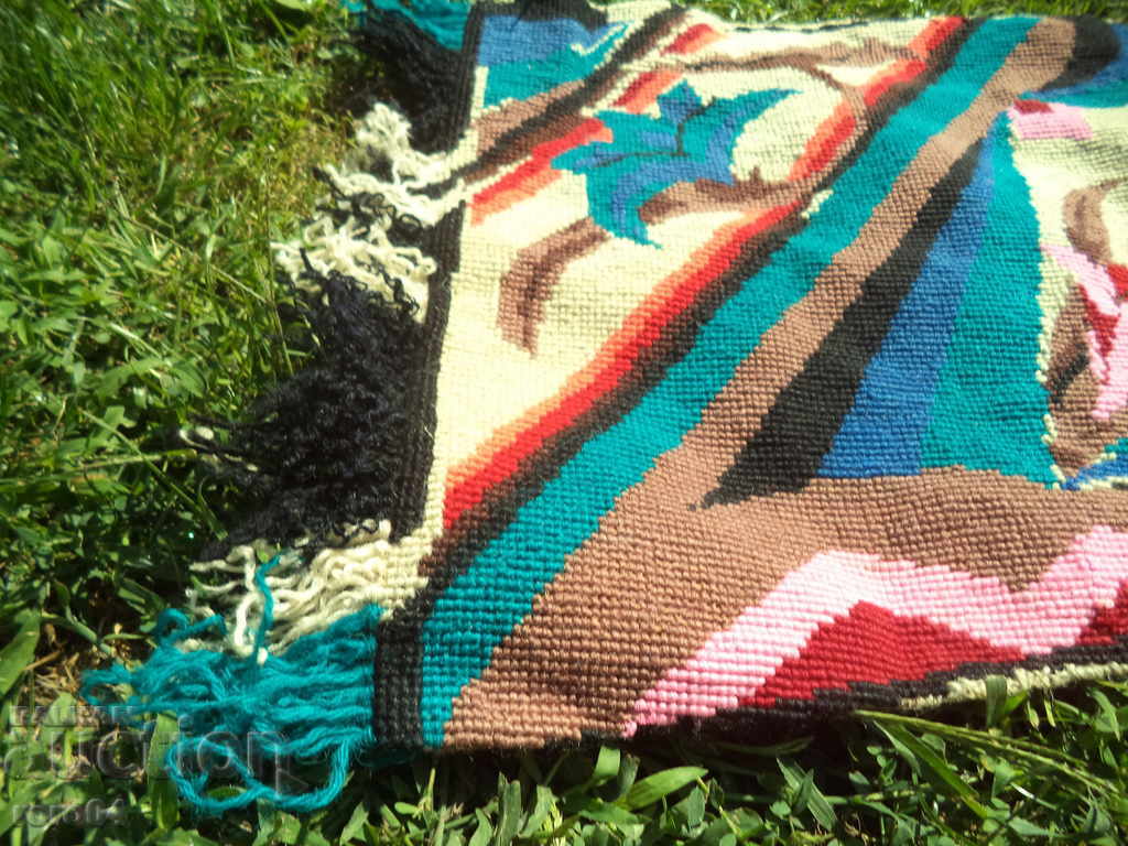 Covor țesut vechi de țesut cu preț 42.30 BGN | € 21.63 Covor țesut vechi de țesut cu preț 42.30 BGN | € 21.63