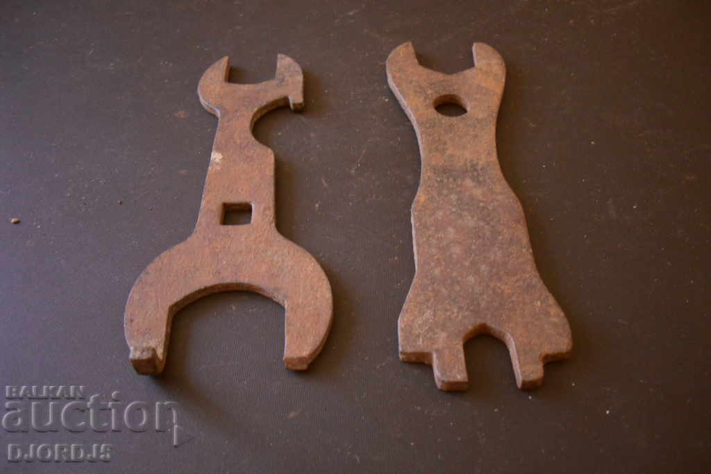 Old bicycle switches with price 2.00 BGN | € 1.02 Old bicycle switches with price 2.00 BGN | € 1.02