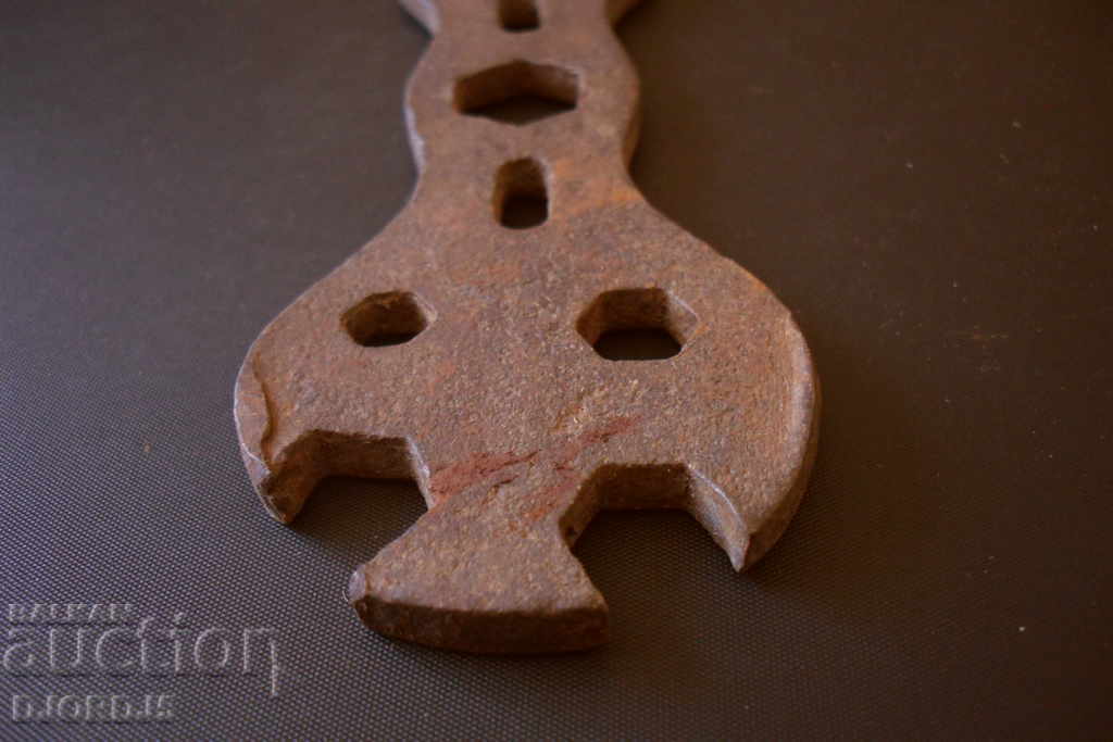 Very good universal key with price 5.00 BGN | € 2.56 Very good universal key with price 5.00 BGN | € 2.56