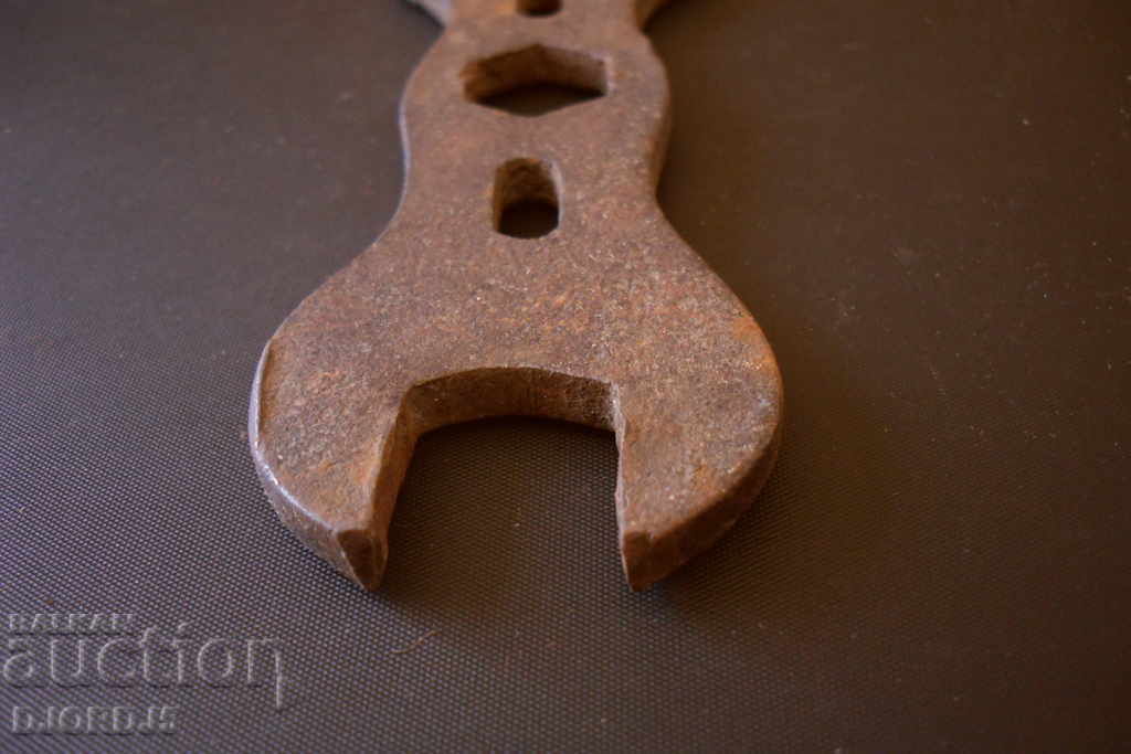 Auction Very good universal key Auction Very good universal key