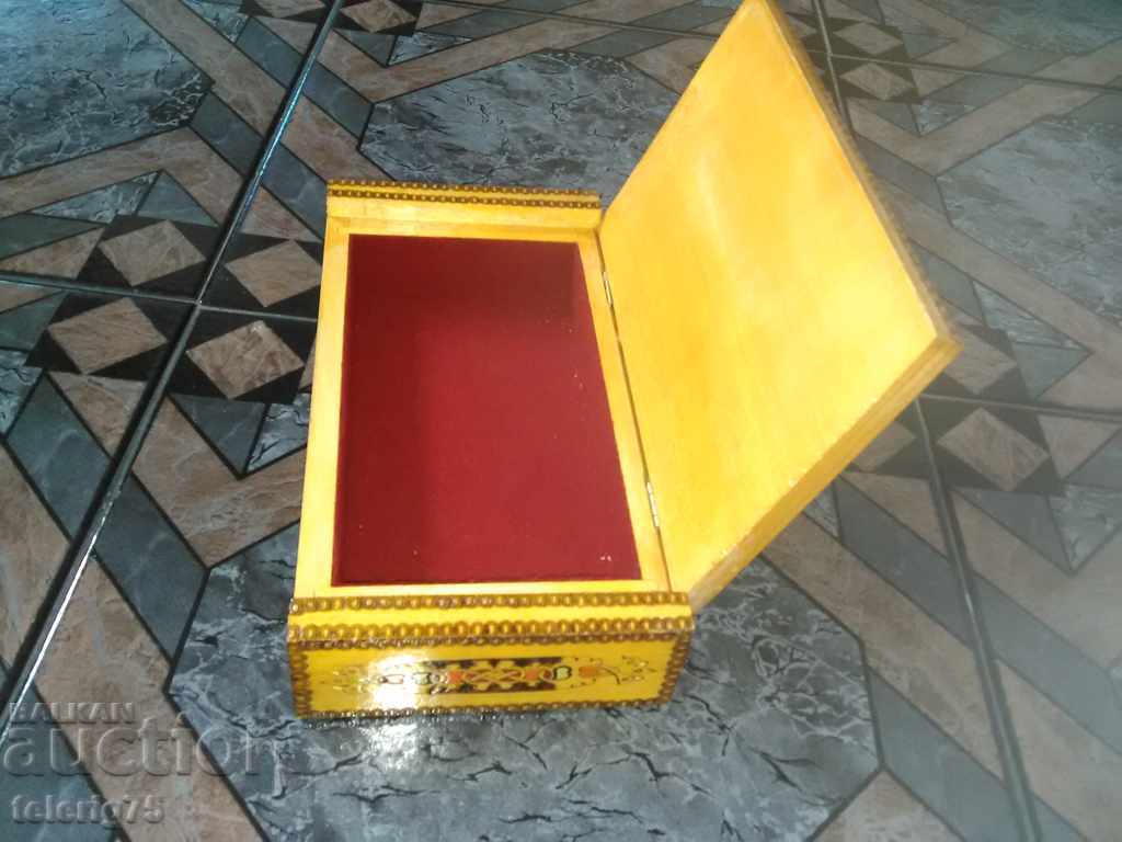 Auction Beautiful Old Wooden Box-Dimitrovgrad Auction Beautiful Old Wooden Box-Dimitrovgrad