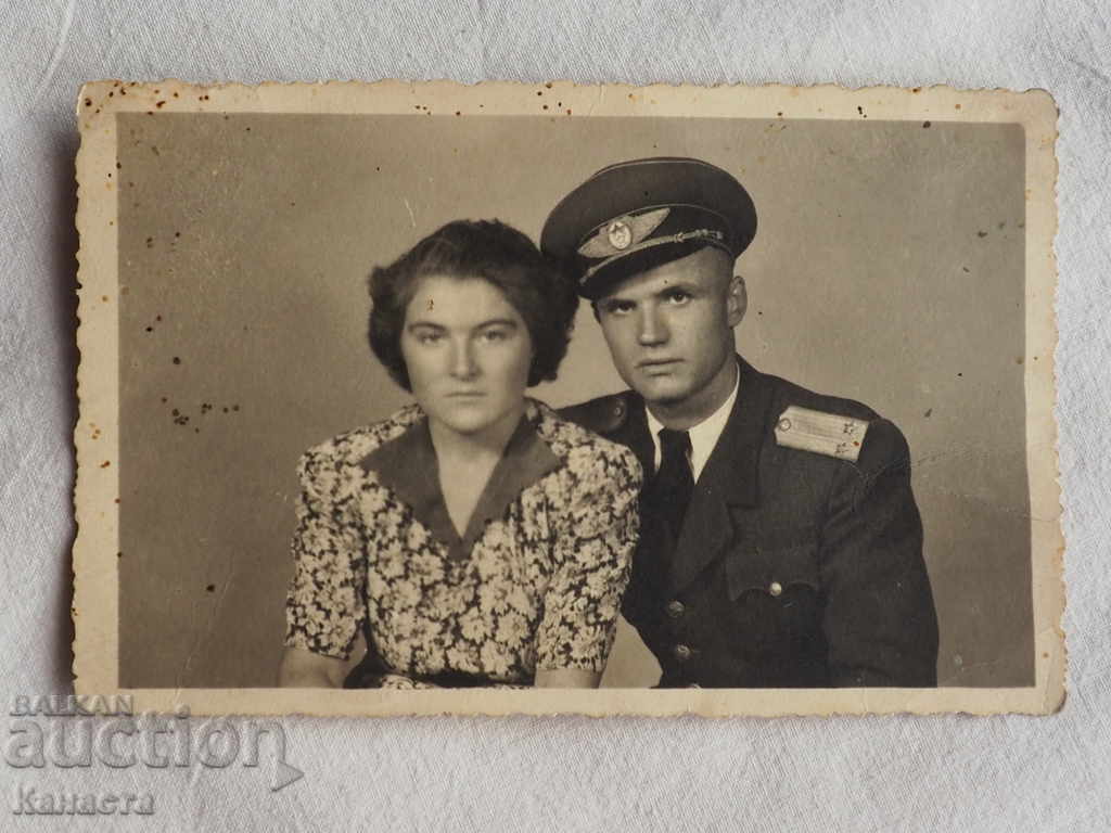 Стара снимка Военен lлетец и жена му К 245