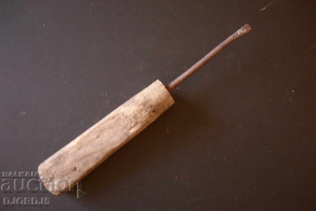 An old screwdriver with price 1.00 BGN | € 0.51 An old screwdriver with price 1.00 BGN | € 0.51