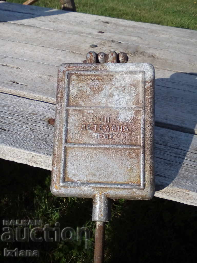 Delivery of An old baking machine Delivery of An old baking machine