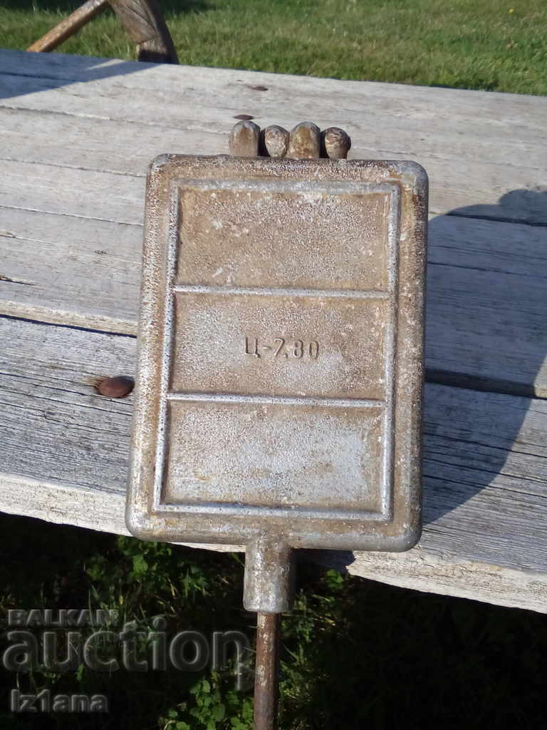 An old baking machine - 5 An old baking machine - 5