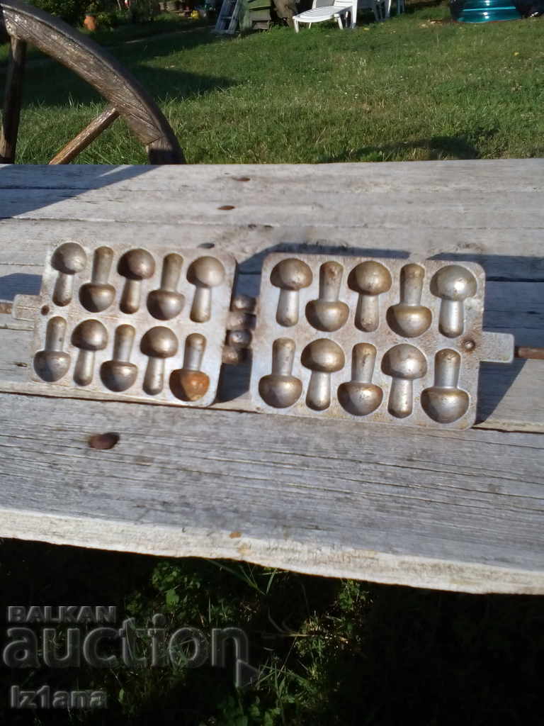 An old baking machine - 6 An old baking machine - 6