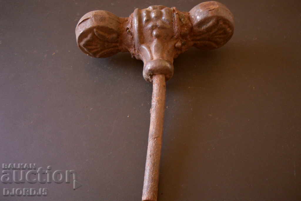 Auction  Cast iron handle, ornaments