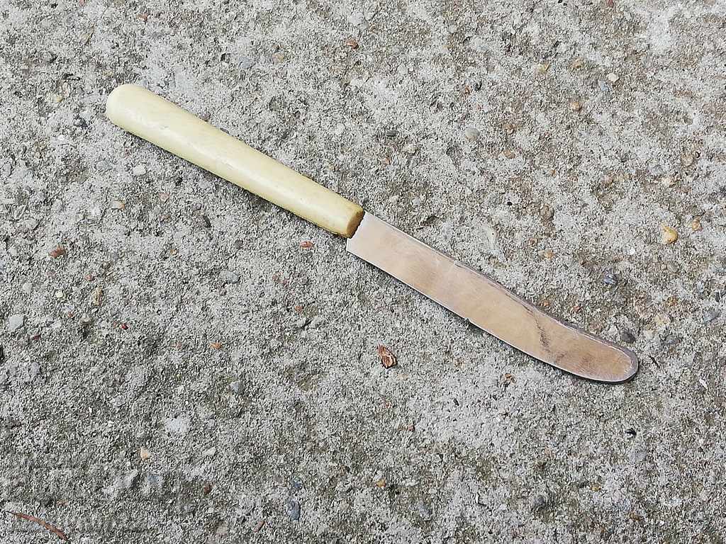 Old Tarnovo knife with catalin NRB cheeses with price 15.00 BGN | € 7.67 Old Tarnovo knife with catalin NRB cheeses with price 15.00 BGN | € 7.67