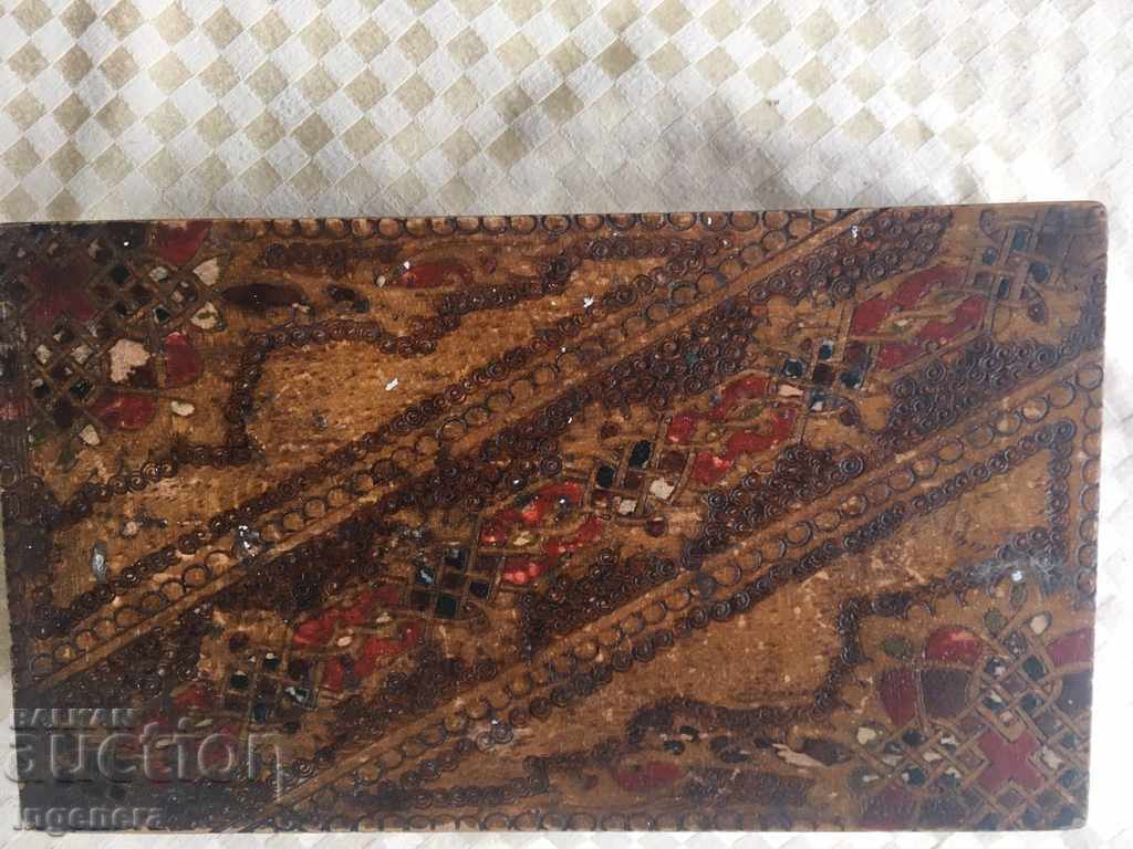 BOX OF OLD WOOD - 5 BOX OF OLD WOOD - 5